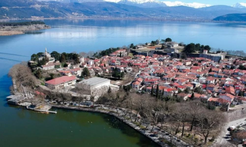 Κορονοϊός: Υπερδιπλασιάστηκε το ιικό φορτίο στα λύματα των Ιωαννίνων